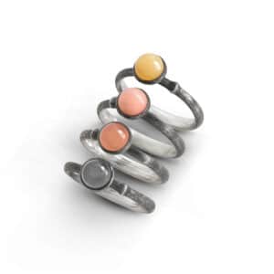 OLE LYNGGAARD RING LOTUS MINI BLUSH MÅNESTEN SØLV