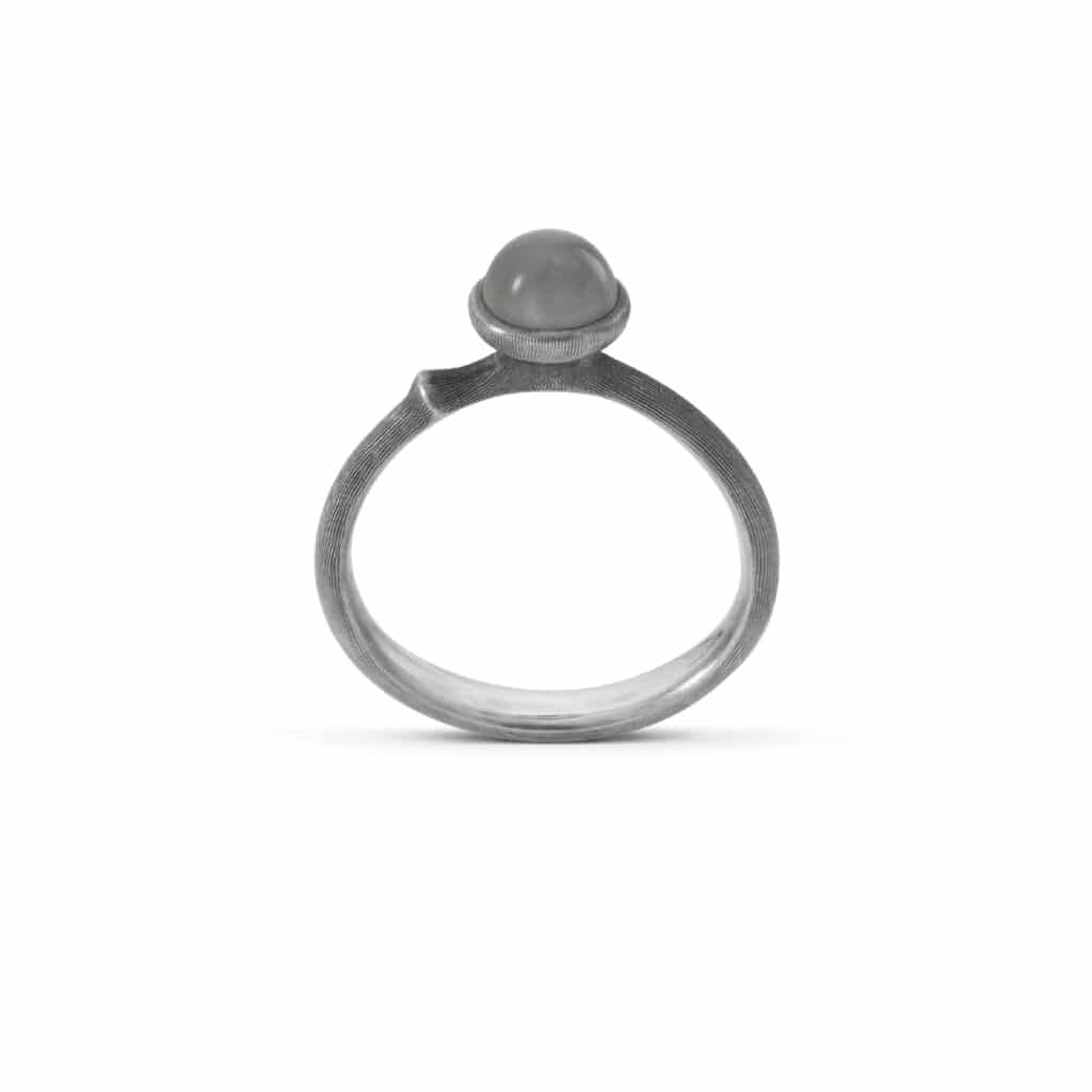OLE LYNGGAARD RING LOTUS MINI GRÅ MÅNESTEN SØLV