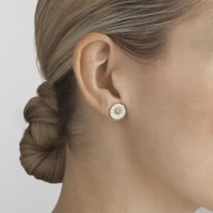 GEORG JENSEN ØREDOBBER DAISY FORGYLT SØLV OG HVIT EMALJE