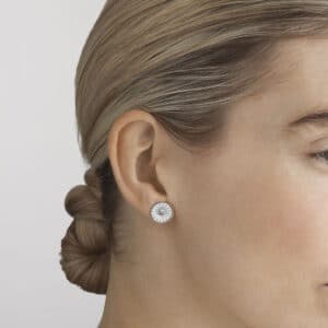 GEORG JENSEN ØREDOBBER DAISY MED HVIT EMALJE OG SØLV