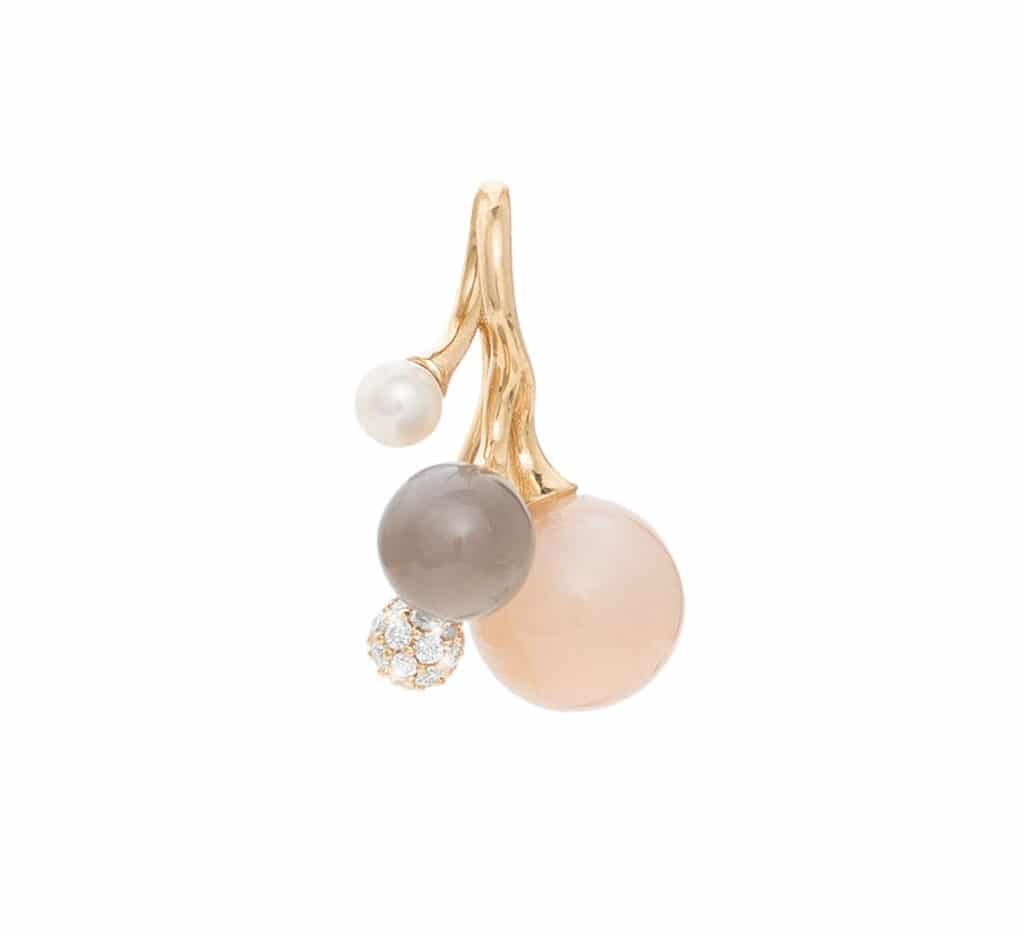 OLE LYNGGAARD ANHENG BLOOMING PAVÉ, GRÅ OG BLUSH MÅNESTEN, OG PERLE