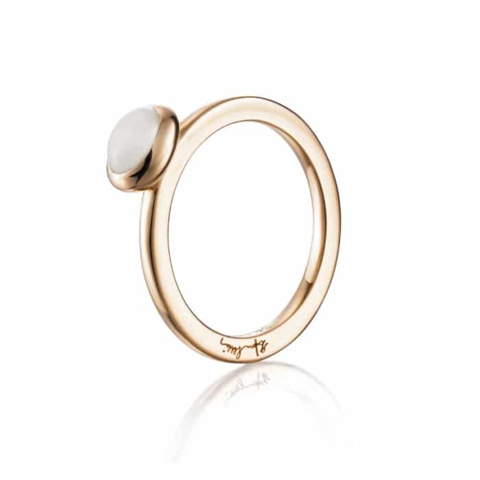 EFVA ATTLING RING LOVE BEAD MÅNESTEN GULL