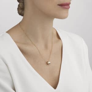 GEORG JENSEN HALSSMYKKE FUSION HVITTGULL MED DIAMANTER