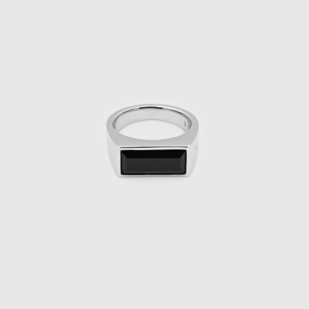 TOM WOOD RING PEAKY POLISHED ONYX