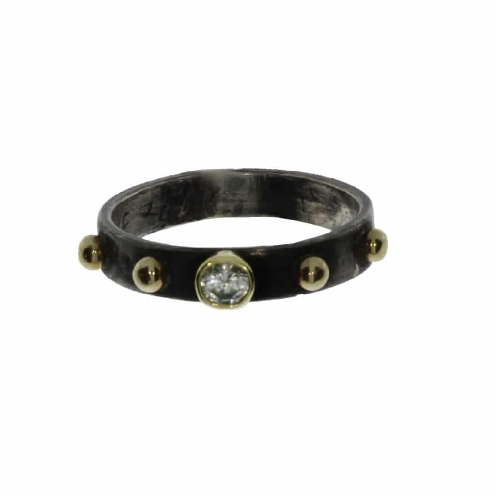 RIKKE HARSHEIM RING SVART MED GULL KNOTTER