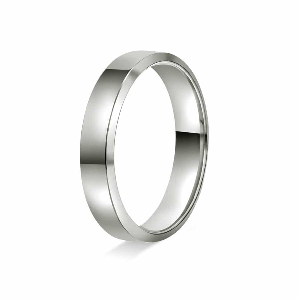 GIFTERING HELLMAN HVITTGULL 4MM FLAT MED SKRÅKANT