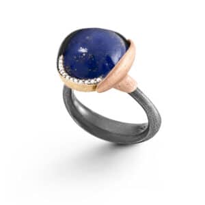 OLE LYNGGAARD RING LOTUS STR 3 LAPIS LAZULI SØLV