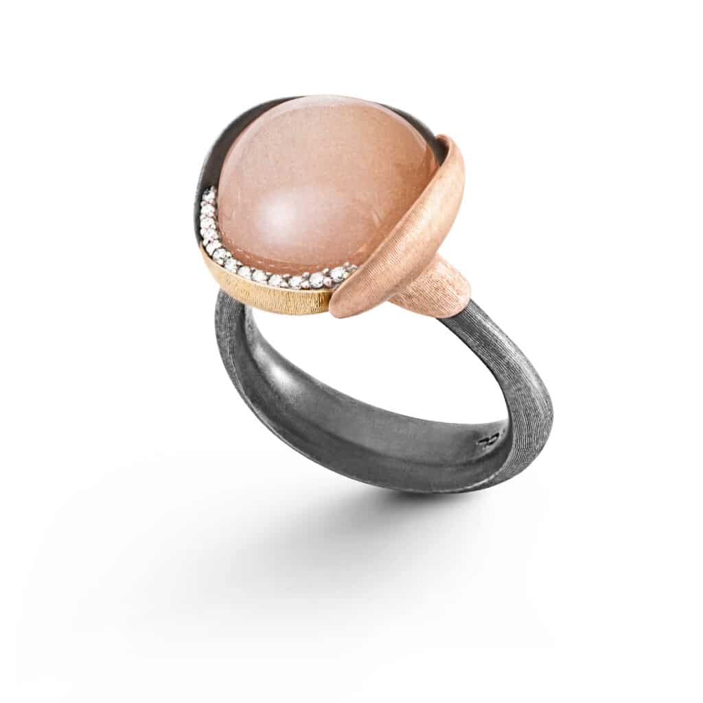 OLE LYNGGAARD RING LOTUS STR 3 BLUSH MÅNESTEN SØLV