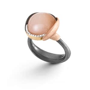 OLE LYNGGAARD RING LOTUS STR 3 BLUSH MÅNESTEN SØLV