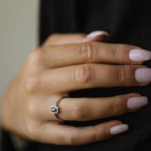 RING HVITGULL SAFIR OG DIAMANTER