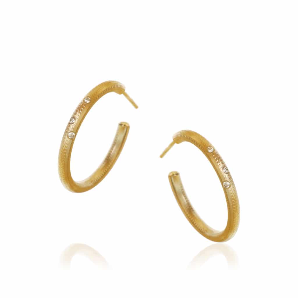 DULONG ØREDOBBER ESME HOOP SMALL MED DIAMANTER