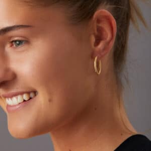 DULONG ØREDOBBER ESME HOOP SMALL MED DIAMANTER