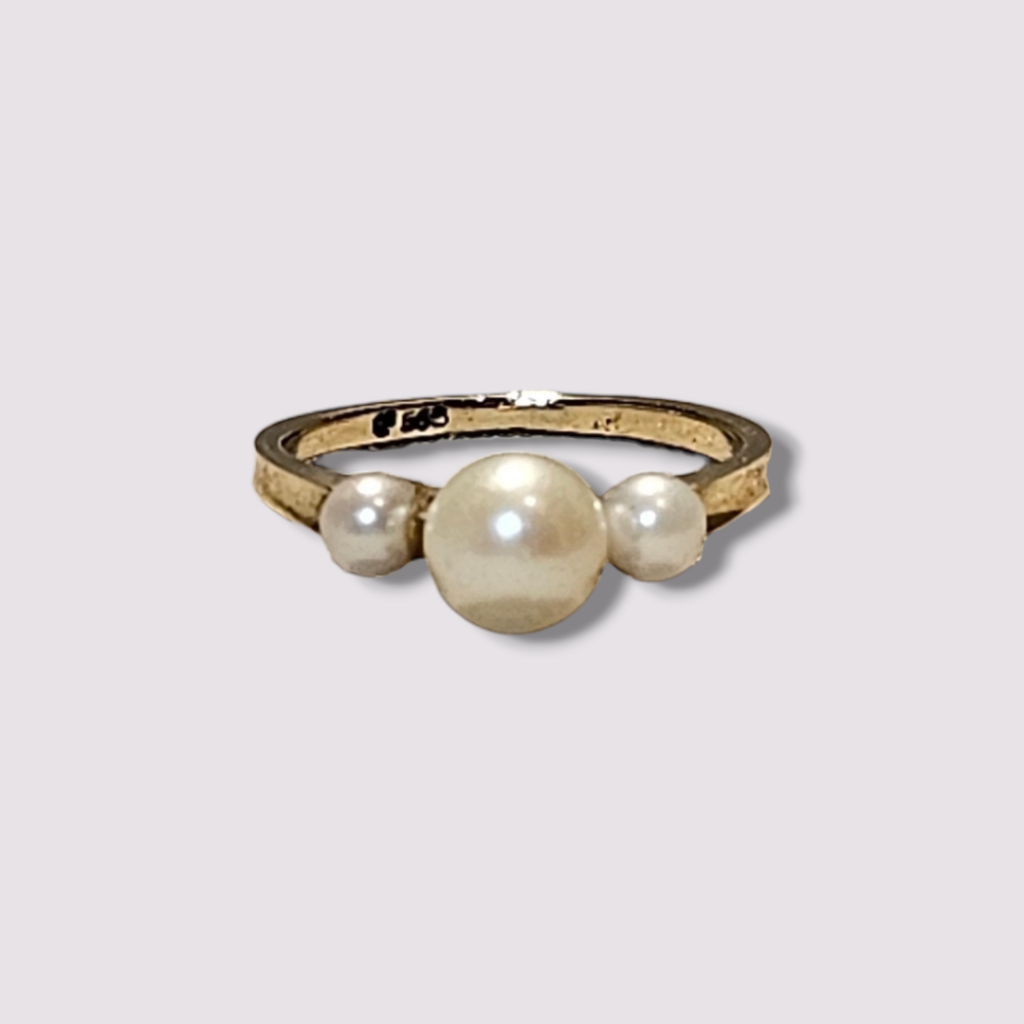 HELLMAN VINTAGE RING MED TRE PERLER