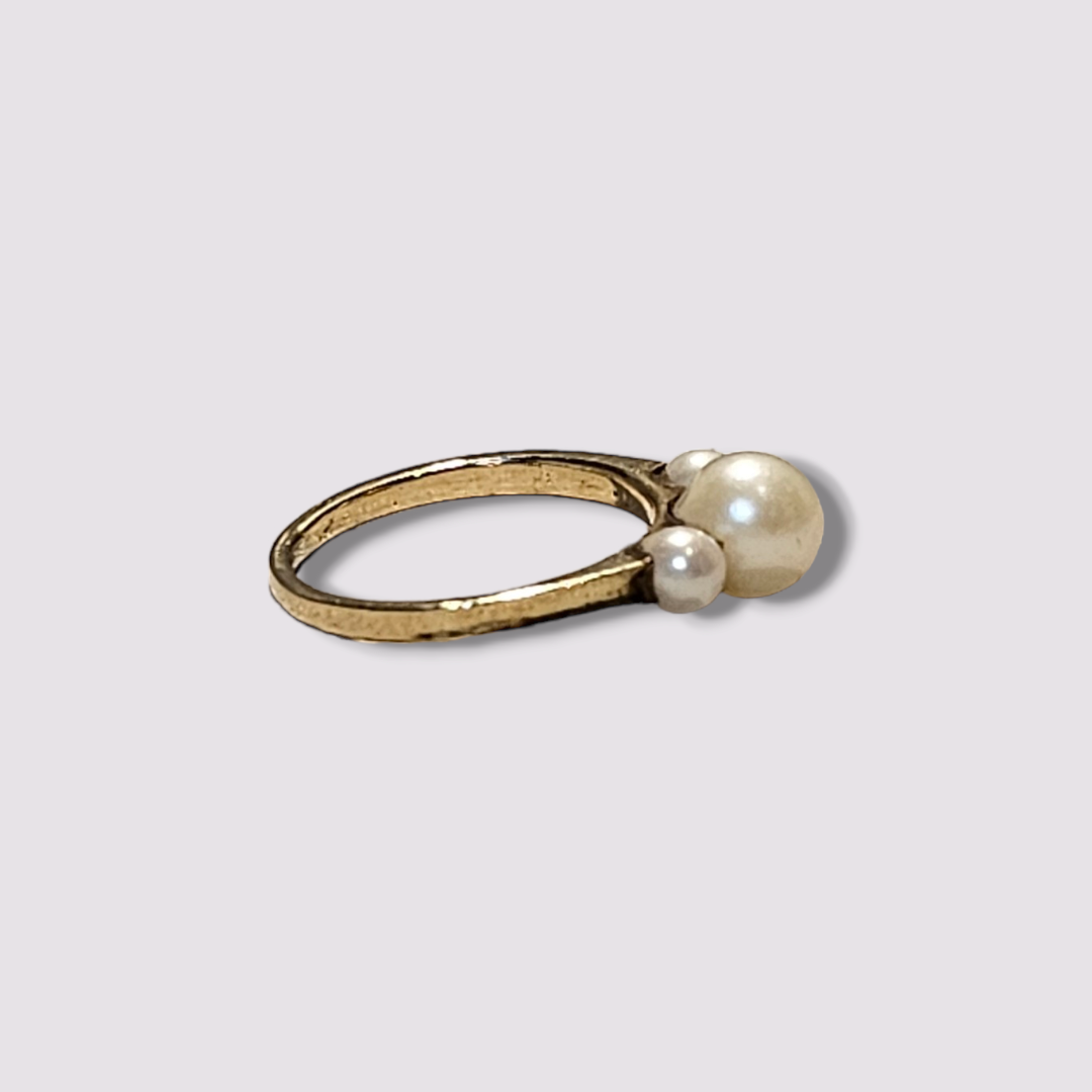 HELLMAN VINTAGE RING MED TRE PERLER