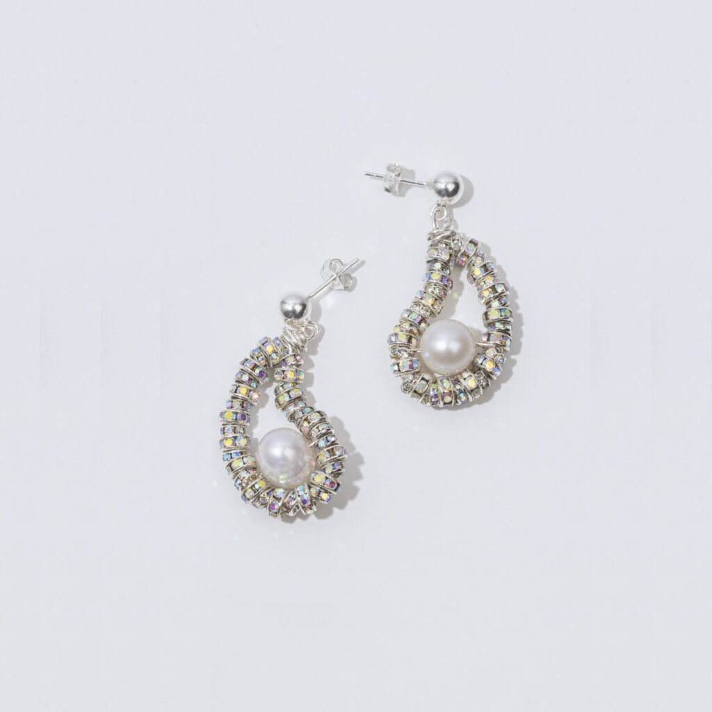 PEARL OCTOPUSS.Y ØREDOBBER TINY SILVER OYSTER