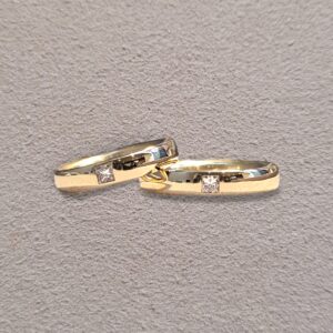 HELLMAN VINTAGE GIFTERINGER MED DIAMANT