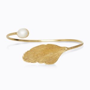 CAROLINE SVEDBOM ARMBÅND GOLDEN LEAF PEARL
