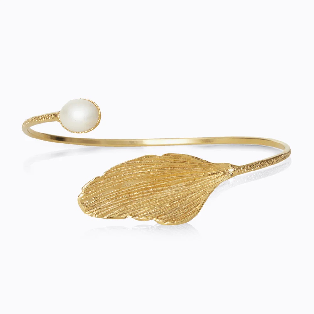 CAROLINE SVEDBOM ARMBÅND GOLDEN LEAF PEARL