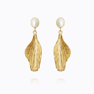 CAROLINE SVEDBOM ØREDOBBER MINI GOLDEN LEAF PEARL