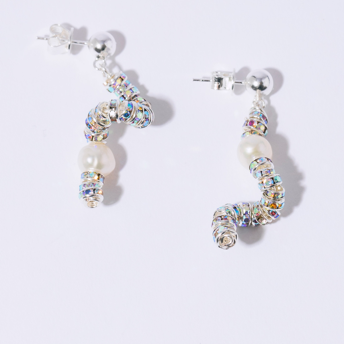 PEARL OCTOPUSS.Y ØREDOBBER TINY DIAMOND SNAKE