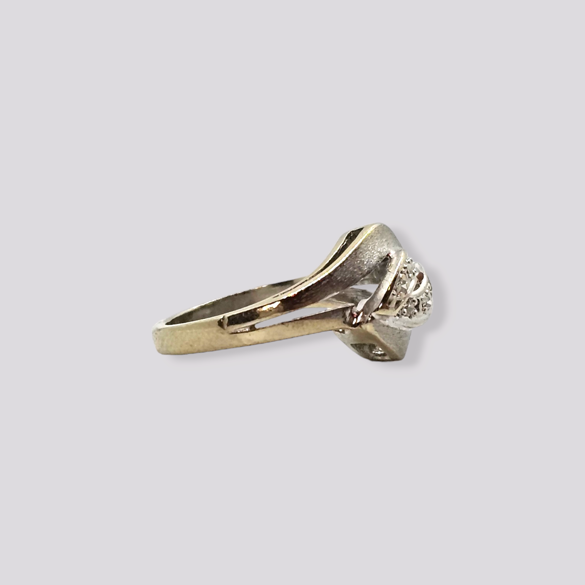 HELLMAN VINTAGE RING HVITTGULL MED DIAMANTER