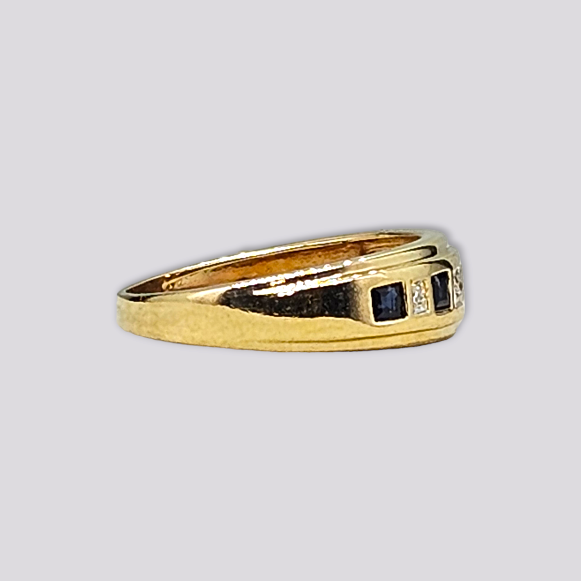 HELLMAN VINTAGE RING MED SAFIR OG DIAMANT