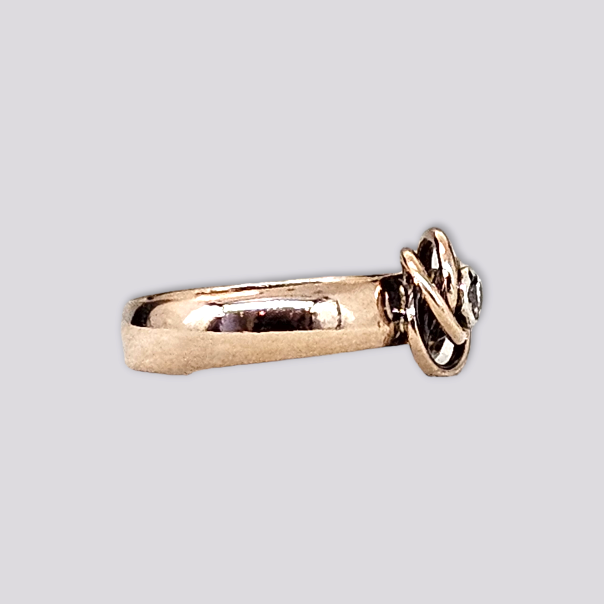 HELLMAN VINTAGE RING MED KNUTE OG DIAMANT