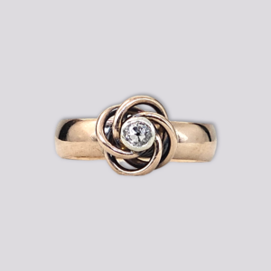 HELLMAN VINTAGE RING MED KNUTE OG DIAMANT